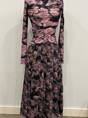 Tory Burch Pleated Floral Midi Skirt in Black and Dusty Rose